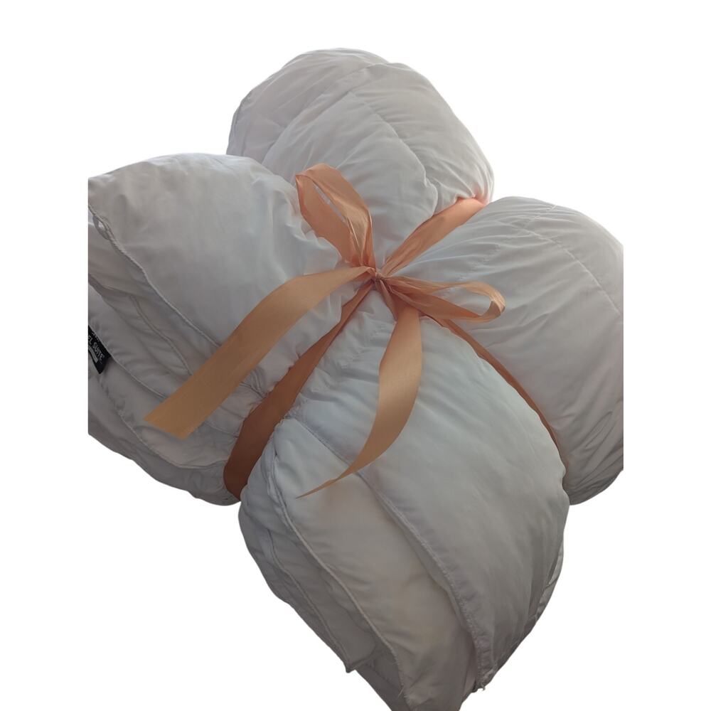 NWOT! HOTEL SUITE! PURE WHITE DOWN ALTERNATIVE, HYPOALLERGENIC COMFORTER! FULL